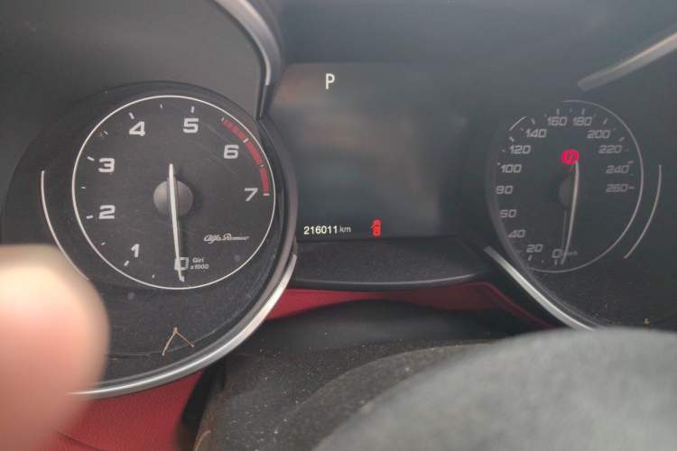 Used Alfa Romeo Stelvio 2017 2.0T 280HP Luxury Edition Odometer Close Up