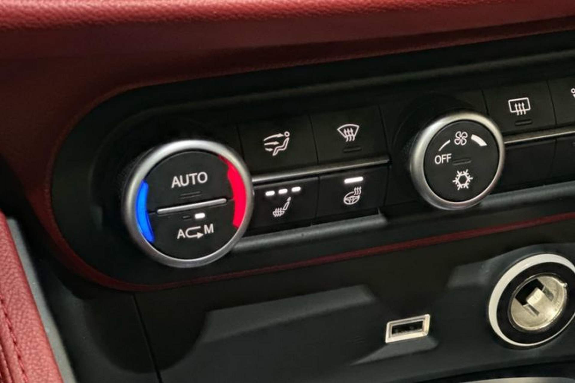 Used Alfa Romeo Stelvio 2017 2.0T 200HP Luxury Edition Audio And AC Panel