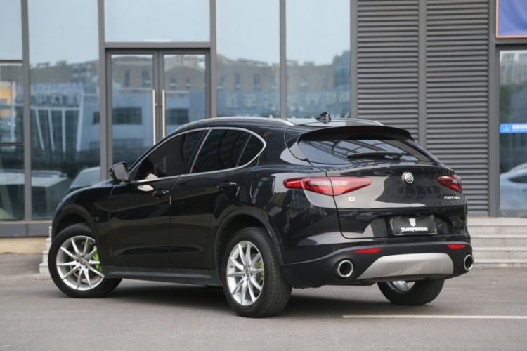 Used Alfa Romeo Stelvio 2017 2.0T 200HP Luxury Edition Exterior 2