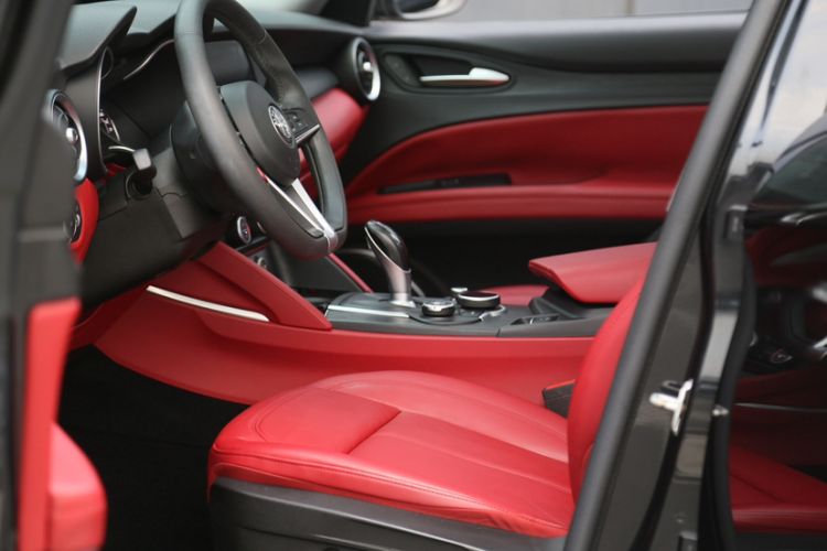 Used Alfa Romeo Stelvio 2017 2.0T 200HP Luxury Edition Interior 2