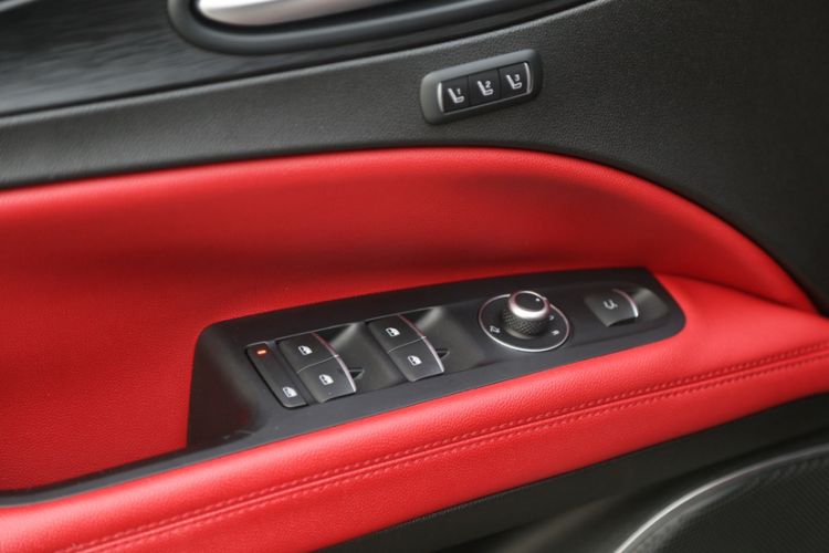 Used Alfa Romeo Stelvio 2017 2.0T 200HP Luxury Edition Interior 4