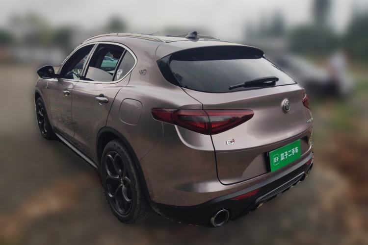 Used Alfa Romeo Stelvio 2017 2.0T 280HP Luxury Edition Rear Left 45 Deg