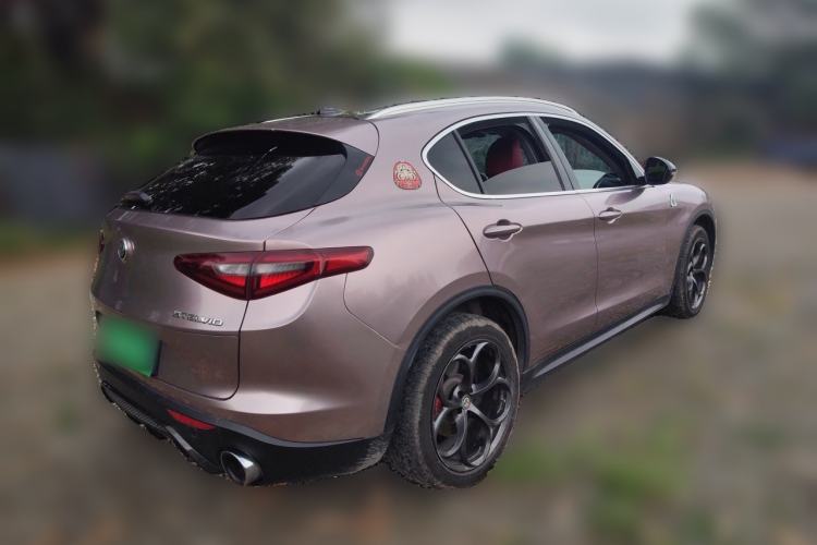 Used Alfa Romeo Stelvio 2017 2.0T 280HP Luxury Edition Rear Right 45 Deg