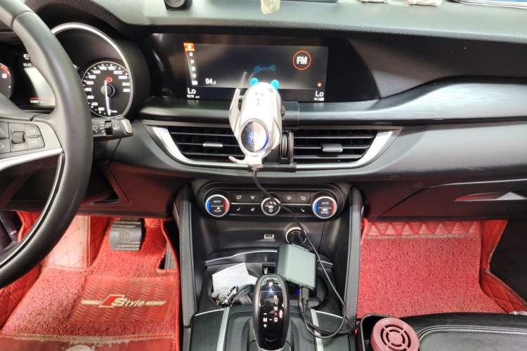 Used Alfa Romeo Stelvio 2017 2.0T 200HP Luxury Edition Audio And AC Panel