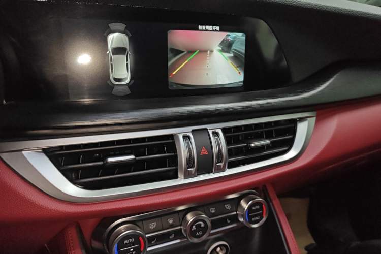 Used Alfa Romeo Stelvio 2017 2.0T 280HP Luxury Edition Audio And AC Panel