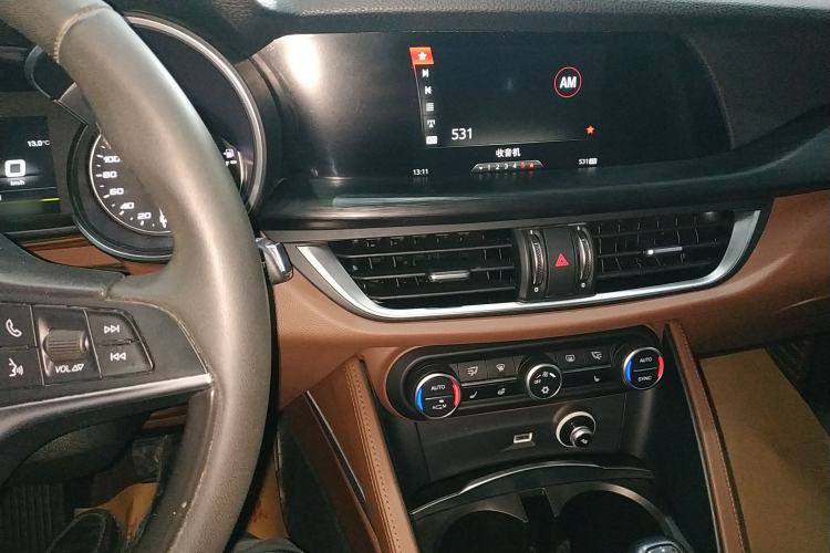 Used Alfa Romeo Stelvio 2017 2.0T 200HP Elite Edition Audio And AC Panel