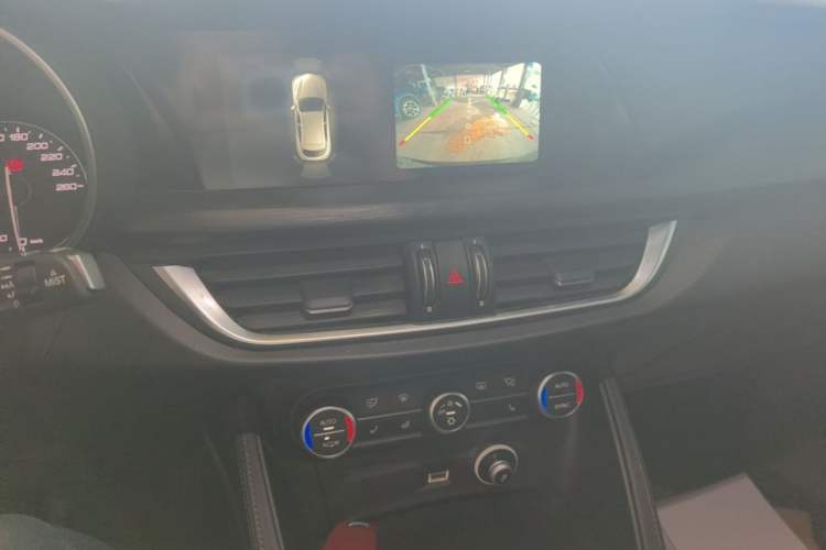 Used Alfa Romeo Stelvio 2017 2.0T 200HP Luxury Edition Audio And AC Panel