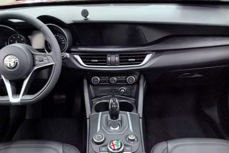 Used Alfa Romeo Stelvio 2017 2.0T 200HP Elite Edition Audio And AC Panel