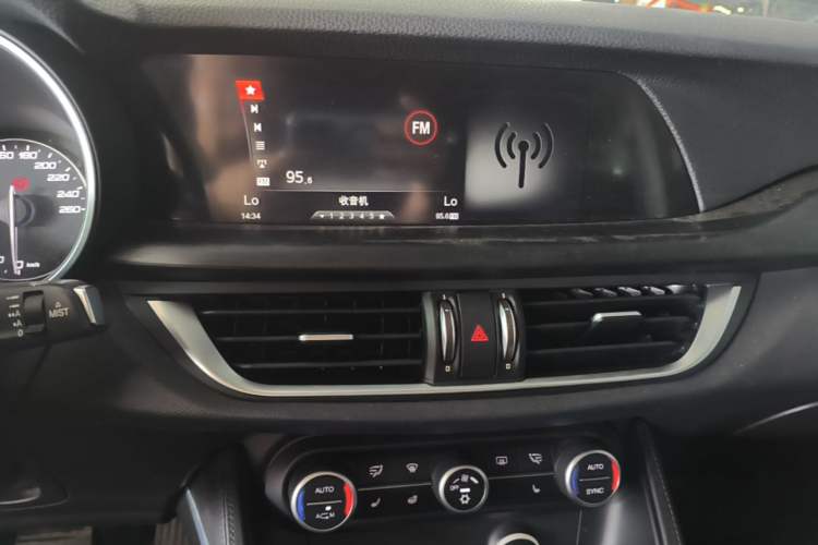 Used Alfa Romeo Stelvio 2017 2.0T 200HP Elite Edition Audio And AC Panel
