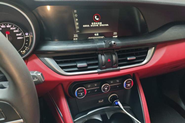 Used Alfa Romeo Stelvio 2017 2.0T 200HP Elite Edition Audio And AC Panel