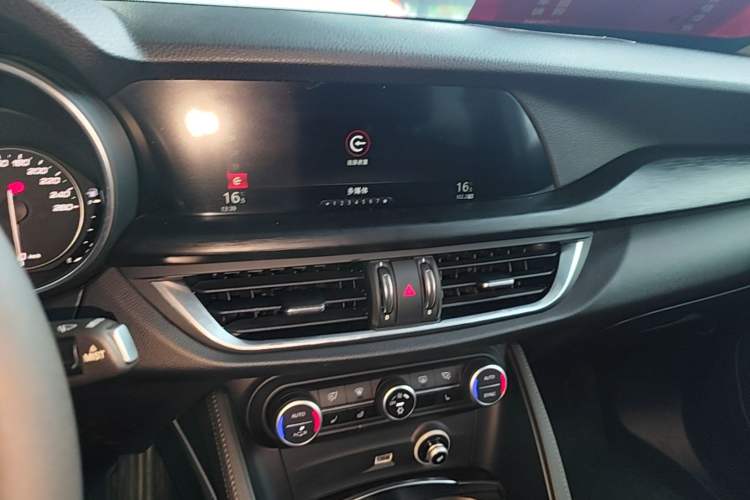 Used Alfa Romeo Stelvio 2017 2.0T 200HP Elite Edition Audio And AC Panel