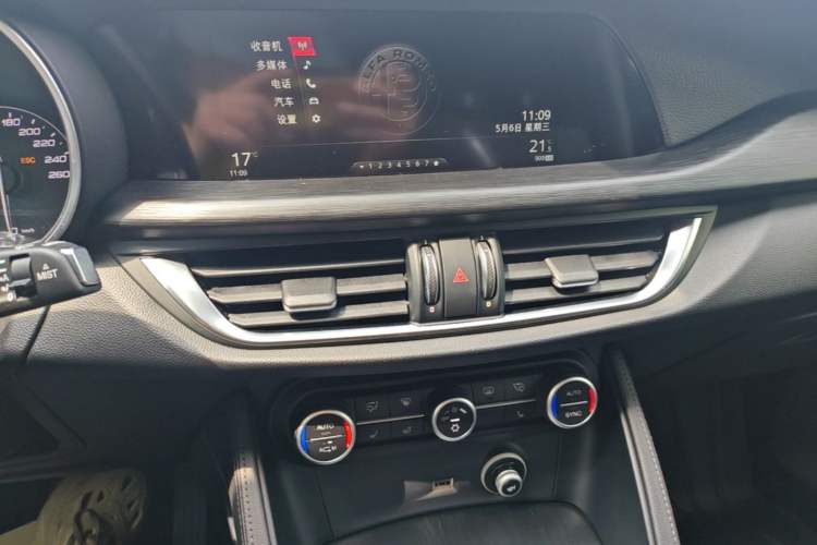 Used Alfa Romeo Stelvio 2017 2.0T 200HP Elite Edition Audio And AC Panel