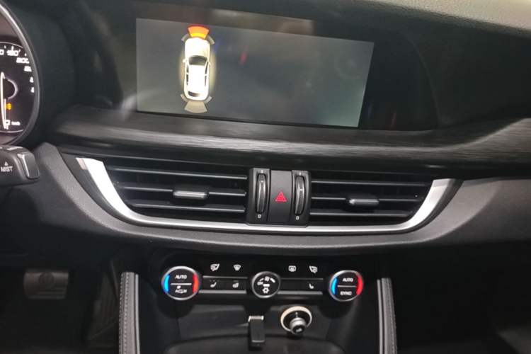Used Alfa Romeo Stelvio 2017 2.0T 200HP Elite Edition Audio And AC Panel