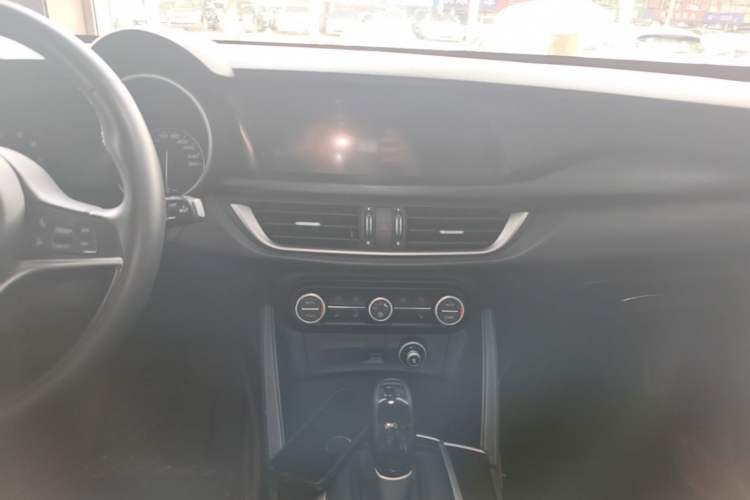 Used Alfa Romeo Stelvio 2017 2.0T 200HP Elite Edition Audio And AC Panel