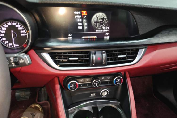 Used Alfa Romeo Stelvio 2017 2.0T 200HP Elite Edition Audio And AC Panel