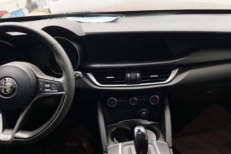 Used Alfa Romeo Stelvio 2017 2.0T 200HP Elite Edition Audio And AC Panel