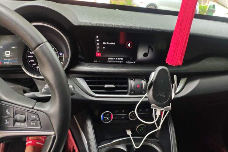 Used Alfa Romeo Stelvio 2017 2.0T 200HP Elite Edition Audio And AC Panel