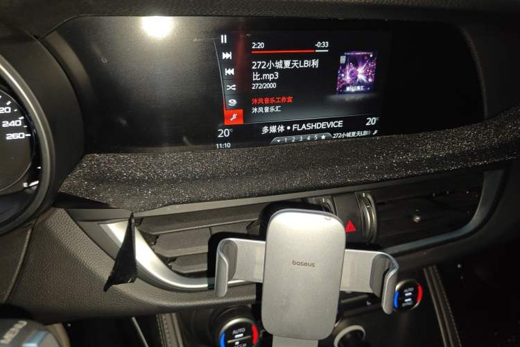 Used Alfa Romeo Stelvio 2017 2.0T 200HP Luxury Edition Audio And AC Panel