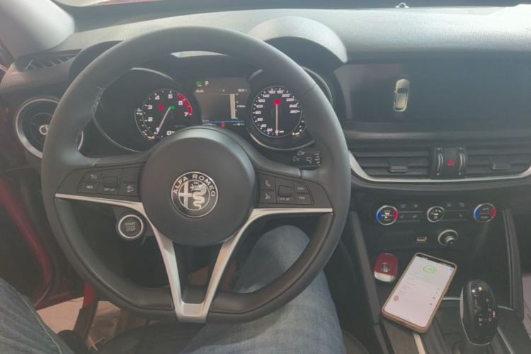 Used Alfa Romeo Stelvio 2017 2.0T 200HP Luxury Edition Center Console