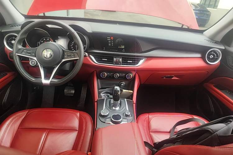 Used Alfa Romeo Stelvio 2017 2.0T 200HP Elite Edition Center Console
