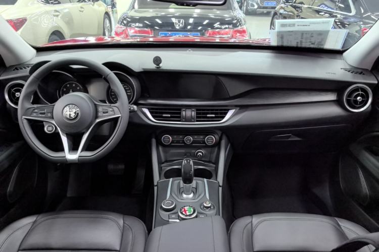 Used Alfa Romeo Stelvio 2017 2.0T 200HP Elite Edition Center Console