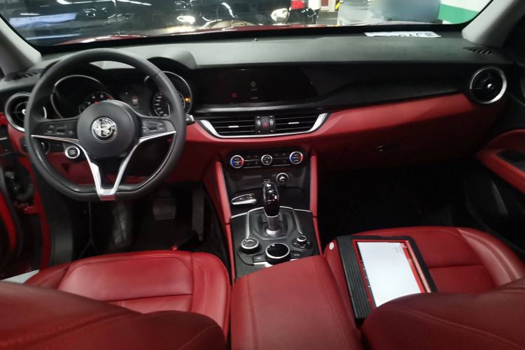 Used Alfa Romeo Stelvio 2017 2.0T 200HP Elite Edition Center Console