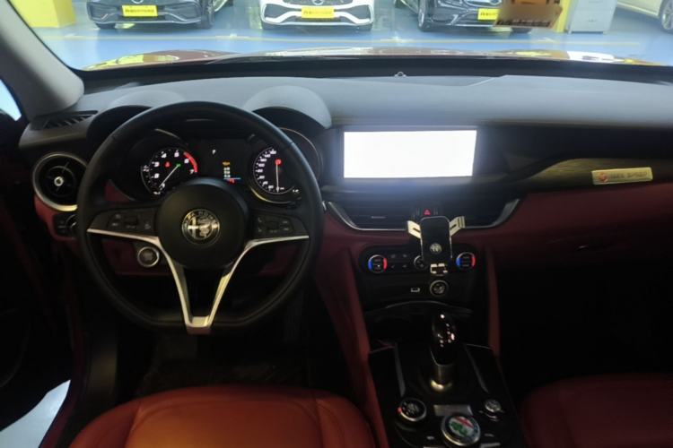 Used Alfa Romeo Stelvio 2017 2.0T 200HP Elite Edition Center Console