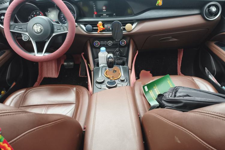 Used Alfa Romeo Stelvio 2017 2.0T 200HP Elite Edition Center Console