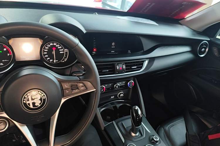 Used Alfa Romeo Stelvio 2017 2.0T 200HP Elite Edition Center Console