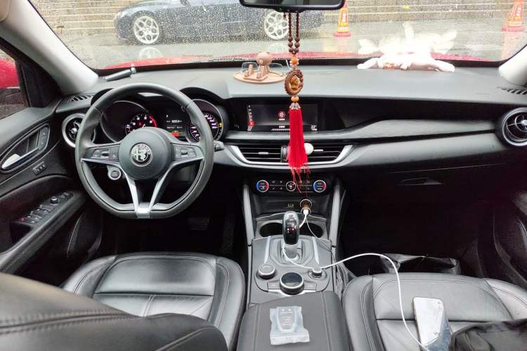 Used Alfa Romeo Stelvio 2017 2.0T 200HP Elite Edition Center Console