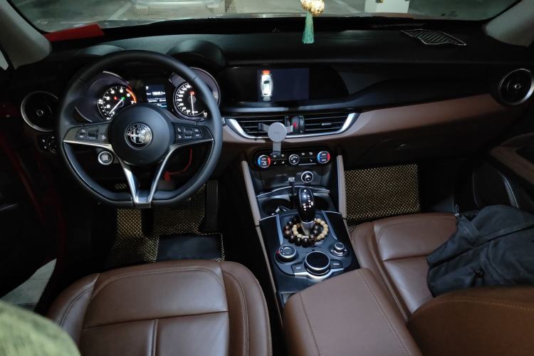 Used Alfa Romeo Stelvio 2017 2.0T 200HP Elite Edition Center Console