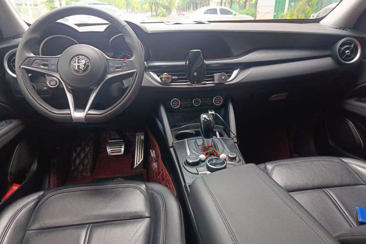 Used Alfa Romeo Stelvio 2017 2.0T 200HP Elite Edition Center Console