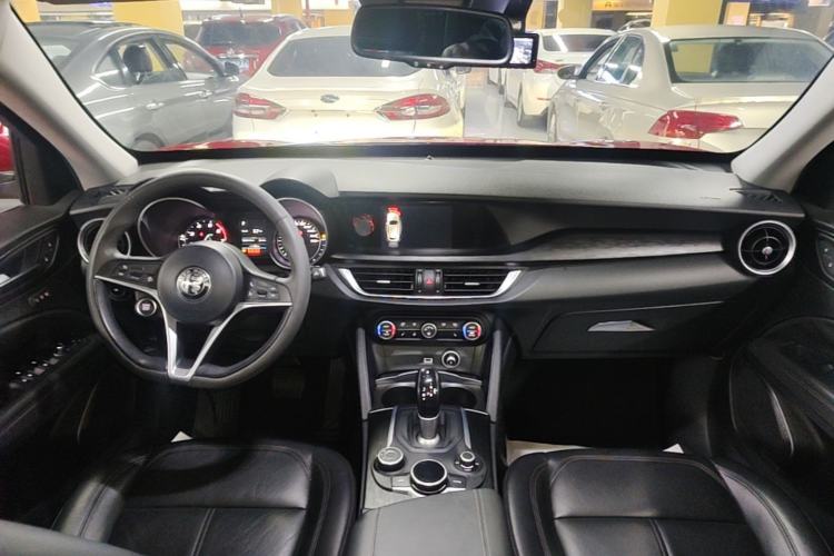 Used Alfa Romeo Stelvio 2017 2.0T 200HP Elite Edition Center Console