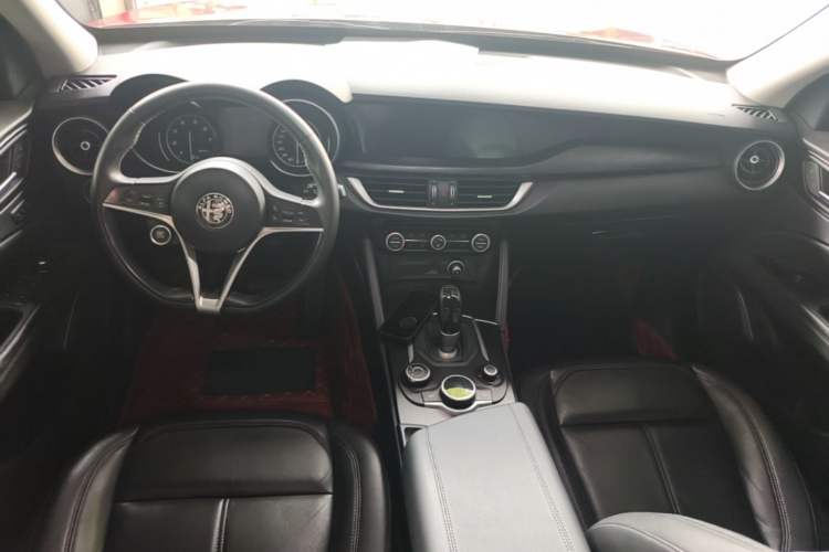 Used Alfa Romeo Stelvio 2017 2.0T 200HP Elite Edition Center Console