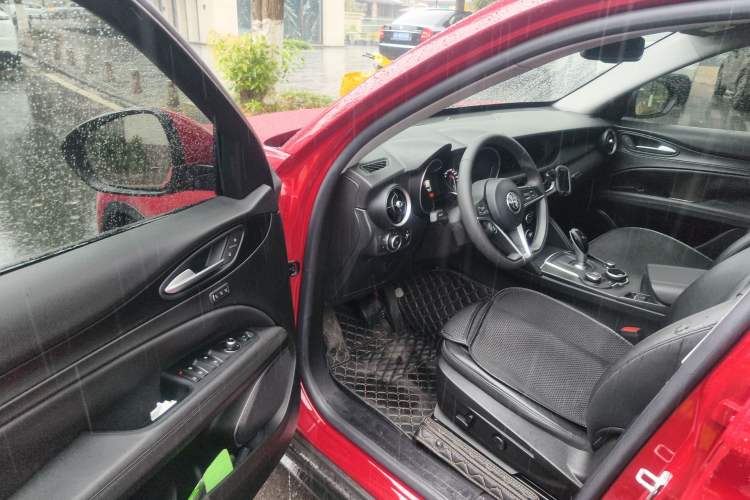 Used Alfa Romeo Stelvio 2017 2.0T 200HP Elite Edition Driver Seat