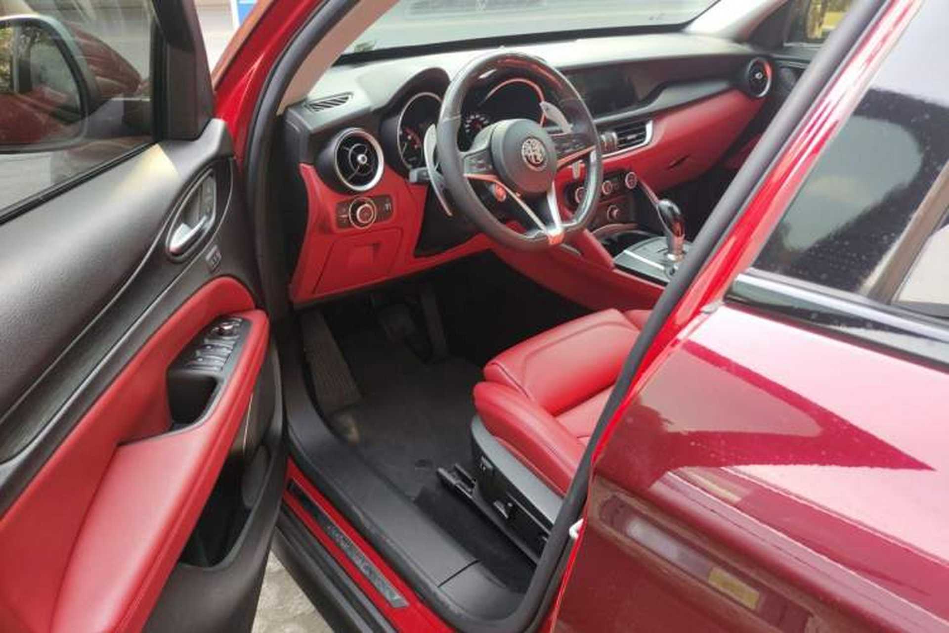 Used Alfa Romeo Stelvio 2017 2.0T 280HP Luxury Edition Driver Seat