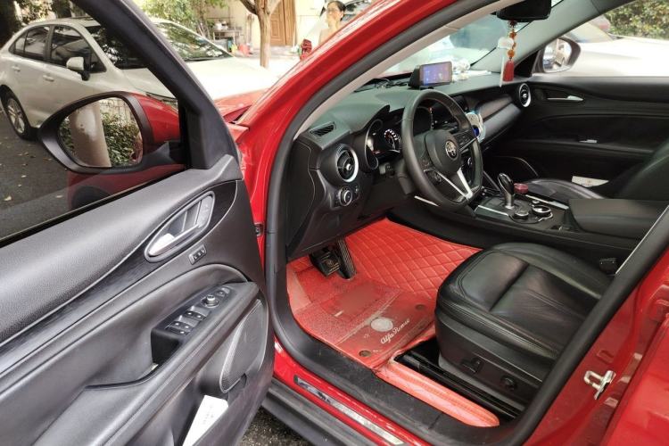 Used Alfa Romeo Stelvio 2017 2.0T 200HP Luxury Edition Driver Seat