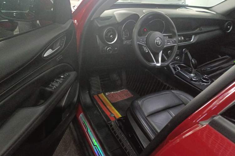 Used Alfa Romeo Stelvio 2017 2.0T 200HP Elite Edition Driver Seat