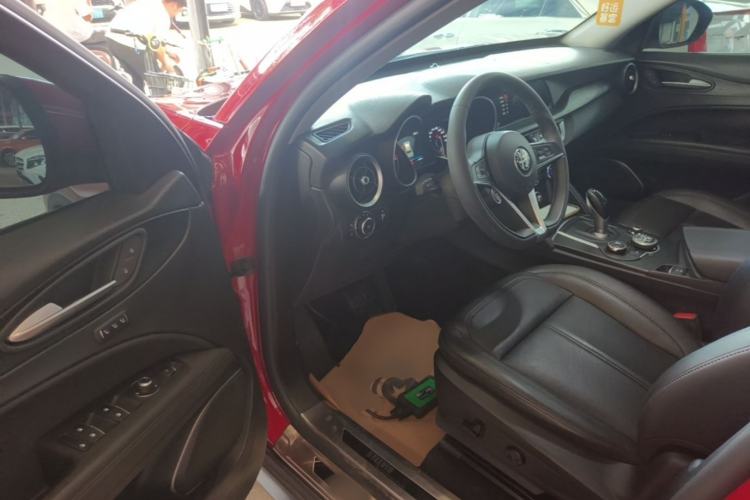 Used Alfa Romeo Stelvio 2017 2.0T 200HP Luxury Edition Driver Seat