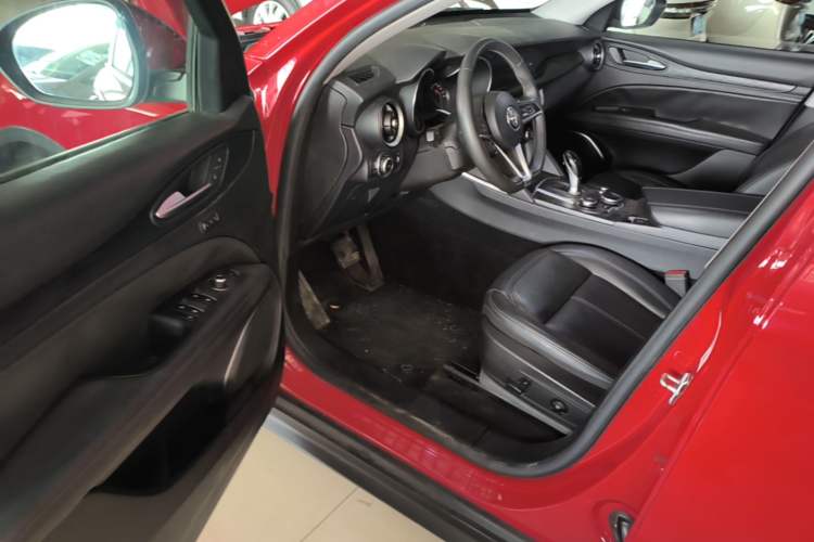 Used Alfa Romeo Stelvio 2017 2.0T 200HP Elite Edition Driver Seat