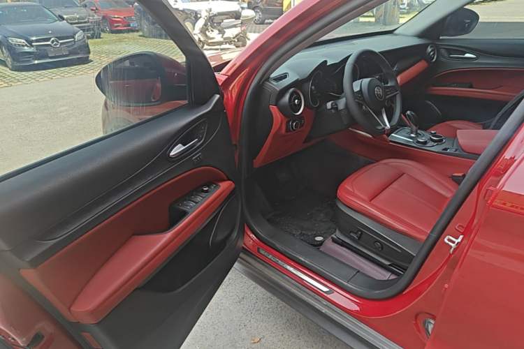 Used Alfa Romeo Stelvio 2017 2.0T 200HP Luxury Edition Driver Seat