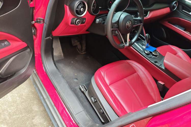 Used Alfa Romeo Stelvio 2017 2.0T 200HP Elite Edition Driver Seat