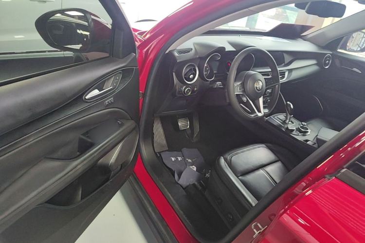 Used Alfa Romeo Stelvio 2017 2.0T 200HP Elite Edition Driver Seat