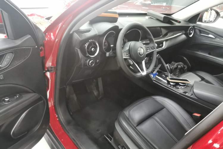 Used Alfa Romeo Stelvio 2017 2.0T 200HP Elite Edition Driver Seat