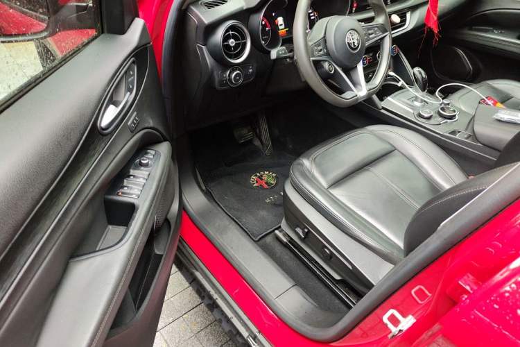 Used Alfa Romeo Stelvio 2017 2.0T 200HP Elite Edition Driver Seat
