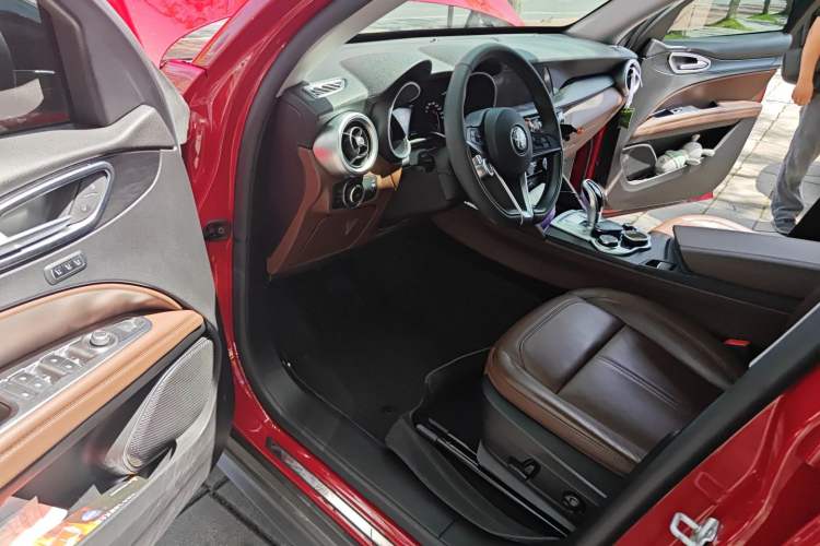 Used Alfa Romeo Stelvio 2017 2.0T 200HP Luxury Edition Driver Seat