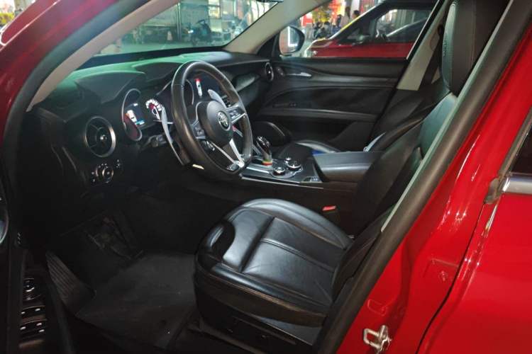 Used Alfa Romeo Stelvio 2017 2.0T 280HP Luxury Edition Driver Seat