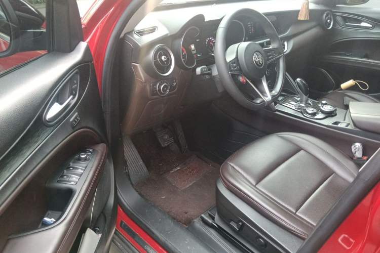 Used Alfa Romeo Stelvio 2017 2.0T 200HP Luxury Edition Driver Seat