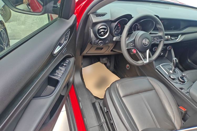 Used Alfa Romeo Stelvio 2017 2.0T 200HP Elite Edition Driver Seat