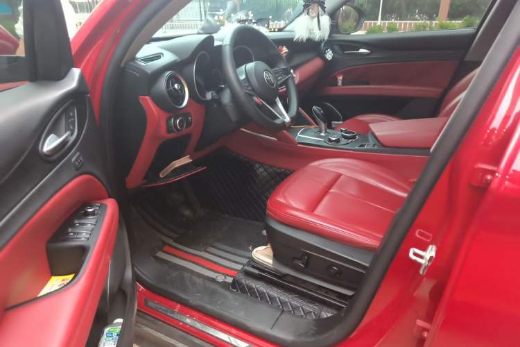 Used Alfa Romeo Stelvio 2017 2.0T 200HP Luxury Edition Driver Seat
